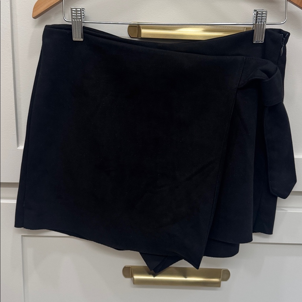 Zara faux suede mini skort - MEDIUM - EUC